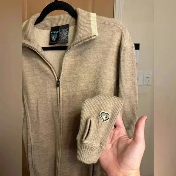 KUHL merino wool zip up jacket fits like a size SMALL - Picture 4 of 6